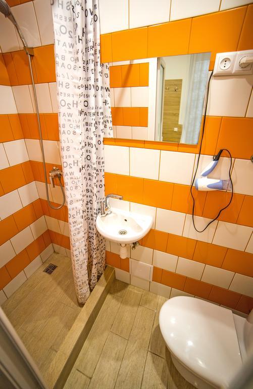 Mini Economy Apartments - Chornovola Avenue - 2 Minutes To The Opera House Lviv Eksteriør billede