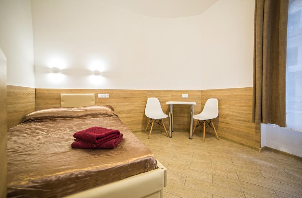 Mini Economy Apartments - Chornovola Avenue - 2 Minutes To The Opera House Lviv Eksteriør billede